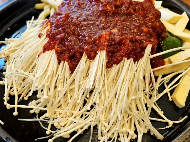 alt - アックジョン・ロデオの伝説を味わう。究極の鶏カルビ専門店『タクロガ』本店完全ガイド