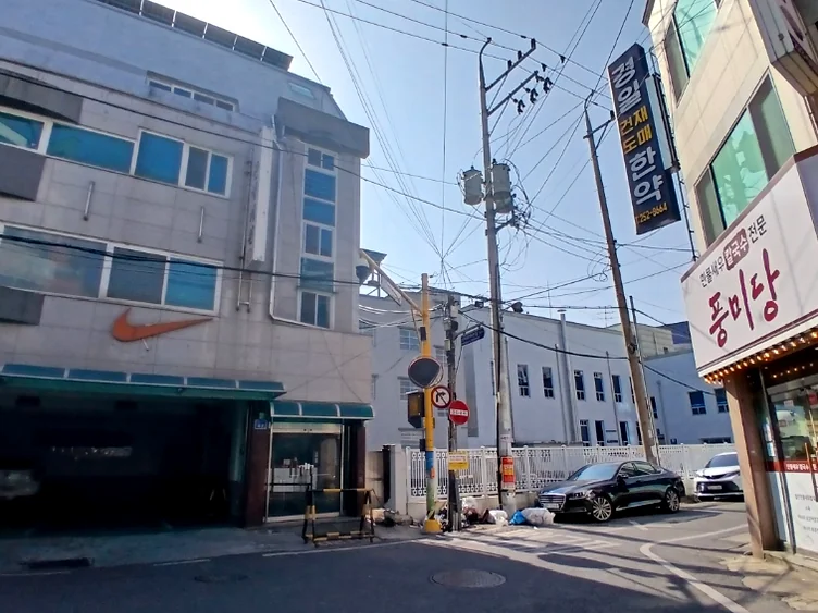 活気に満ちた大田中央市場のストリート景観。歴史ある商圏と市民の日常が交差する風景。 - 大田中央市場：五感を刺激する美食と伝統が息づくハイエンド・ローカルガイド