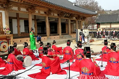 alt:専門の伝承者から教わる本格的な茶礼体験の様子 - 全州伝統文化研修院：韓屋村の奥深くで出逢う真の韓国美