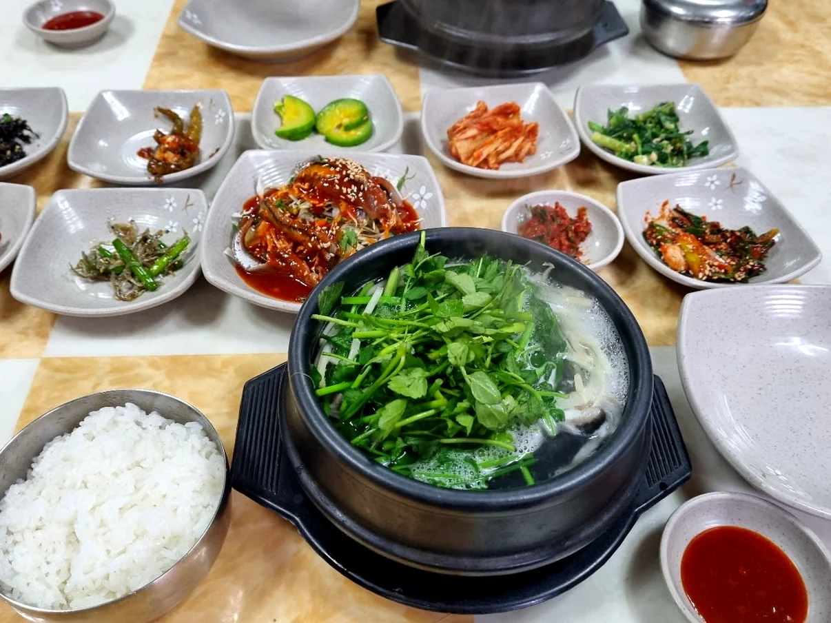 Visual of Manseong Bokjip - Tongyeong Gastronomy: The Transcendent Clarity of Manseong Bokjip