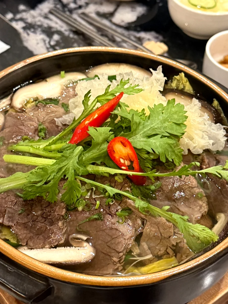 Visual of Woosoook Jeongja Bonjeom - Woosoook Jeongja: The Definitive Guide to Premium Hanwoo and Pyeongyang Cold Noodles