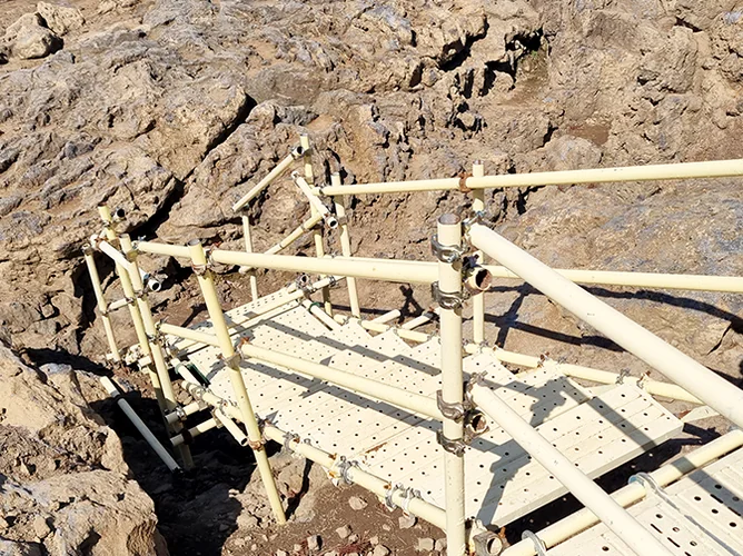 지형을 보호하며 보행의 편의를 더한 인더스트리얼 무드의 철제 데크 - A Journey into Jeju's Volcanic Soul: Exploring the Pahoehoe Lava Field Park in Aewol