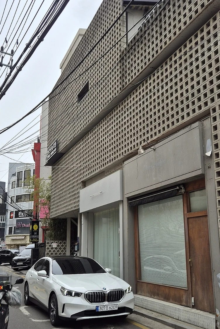 Featured image of post 2026年、ソウルの美意識が選ぶ「レッドタッチ・プロ」。コラーゲンを呼び覚ます、次世代の肌管理