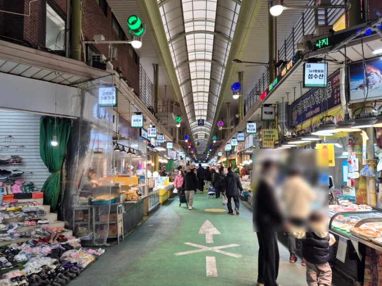 A long market aisle with diverse stalls and blurred people. - Q's Dakgangjeong: A Culinary Gem in Seoul's Bustling Mangwon Market