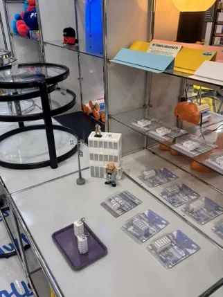 Modular metal shelving system with designer lamps and home decor accessories - A Masterclass in Mid-Century Curation: Navigating Samuel Smalls Seongsu Flagship