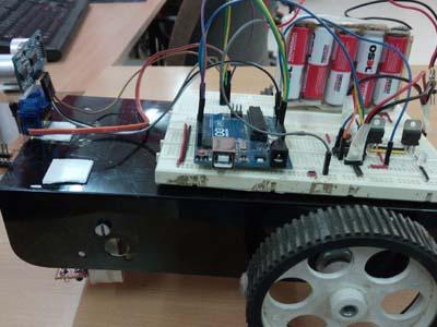 หุ่นยนต์ Obstacle Avoiding Robot แบบ Rotating Head ที่ใช้ Arduino