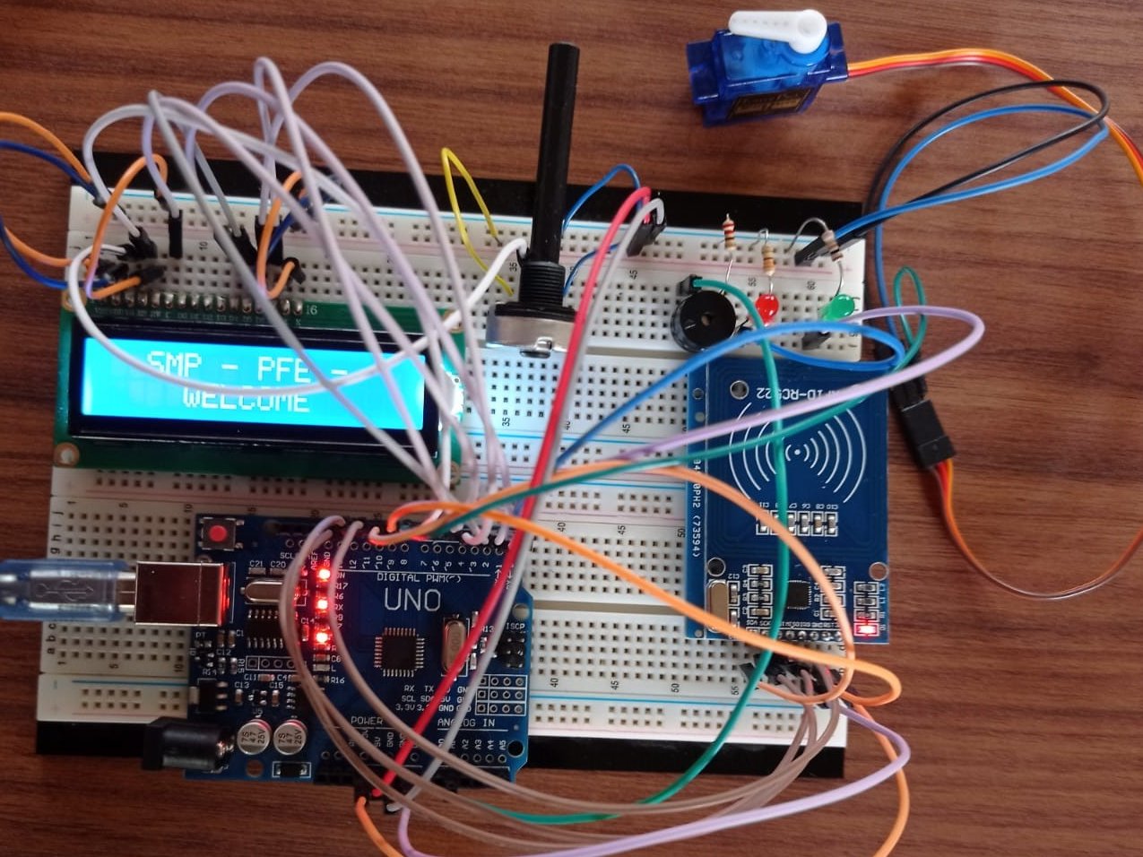 การสร้าง automatic barrier โดยใช้ RFID badge