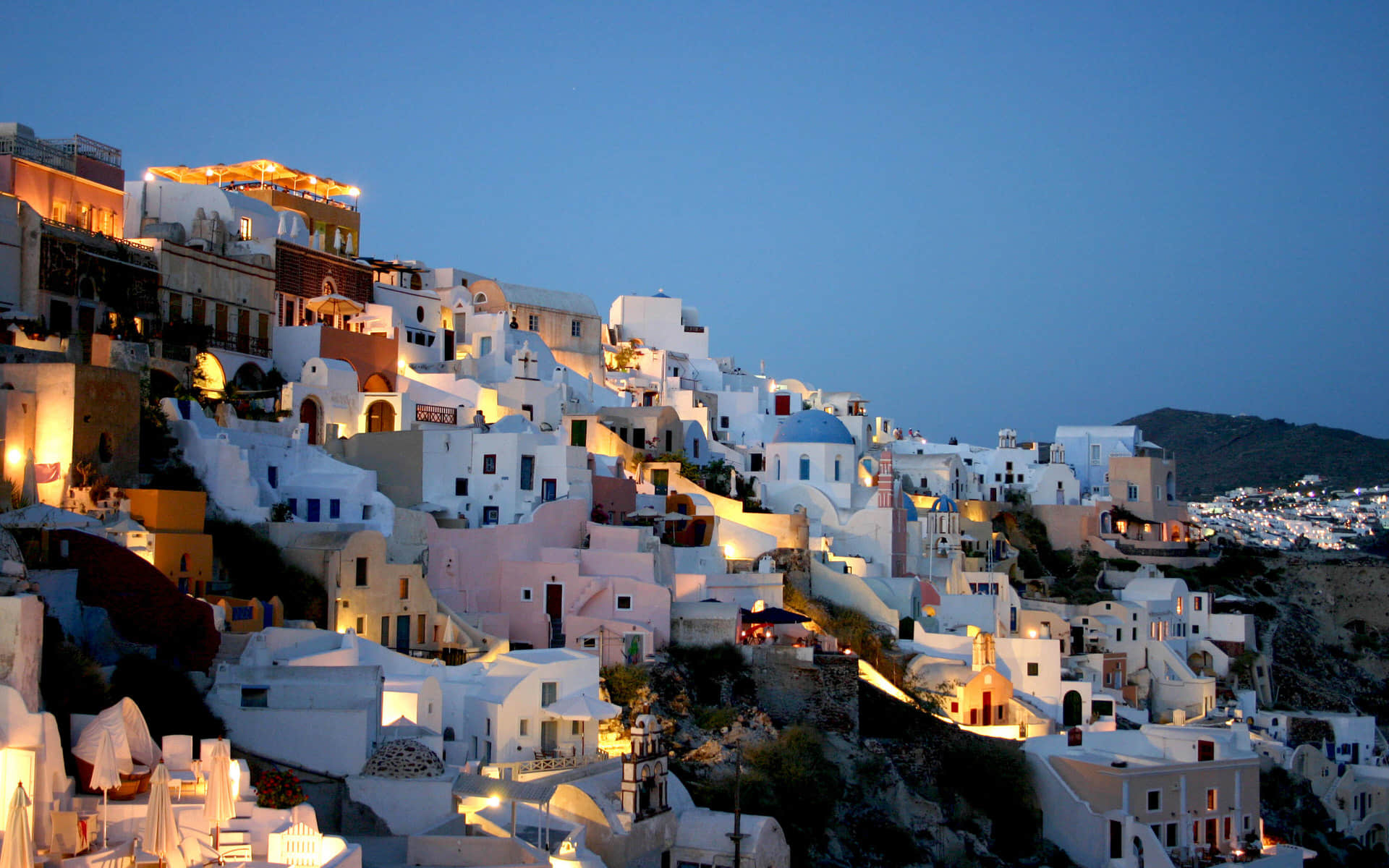 希腊圣托里尼岛海边的白色房子高清壁纸
