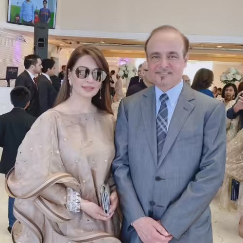 Unseen Photos Of Reema Khan With Family & Friends