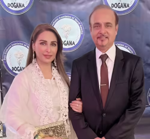 Unseen Photos Of Reema Khan With Family & Friends