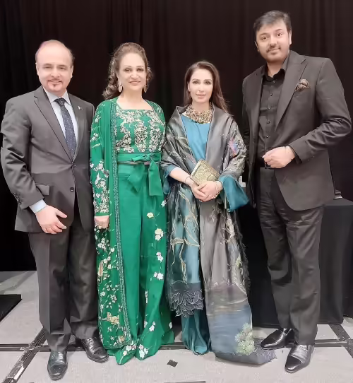 Unseen Photos Of Reema Khan With Family & Friends