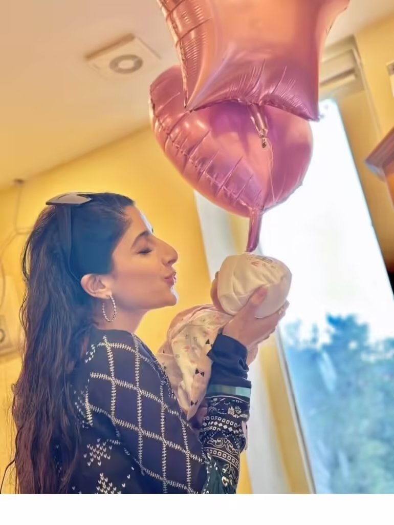 'Khala' Mawra Hocane shares adorable picture with niece