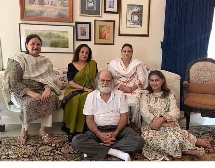 Samina Ahmed and her husband's vacation pictures goes viral