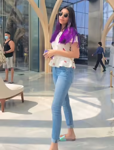 It's beautiful to see her in Jeanz