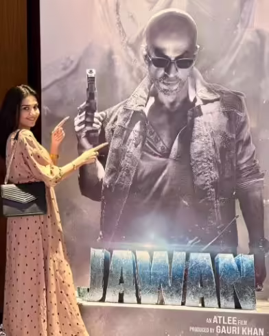 Syeda Tuba Anwar In Her Casual Best On Dubai Trip