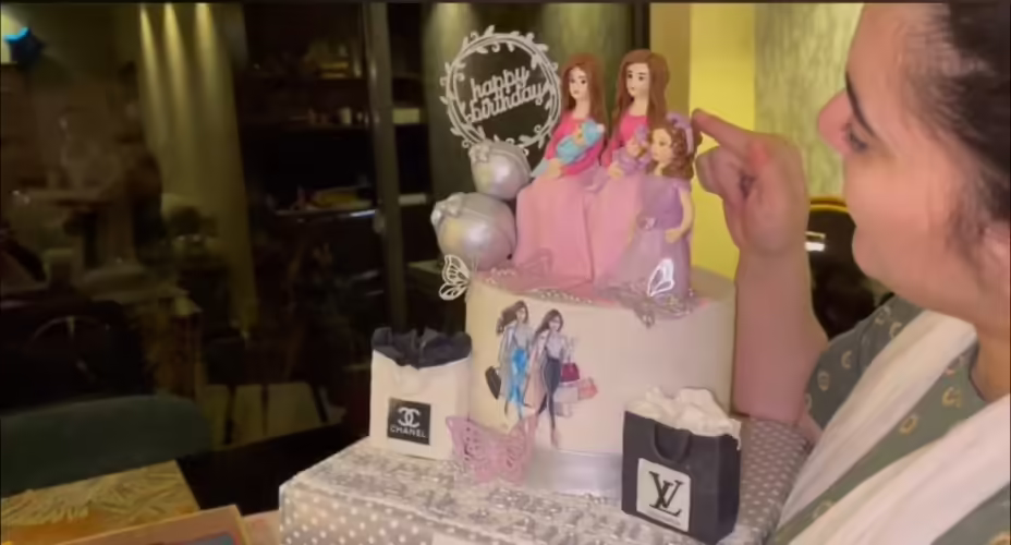 Aiman Khan & Minal Khan Birthday Celebration Pictures