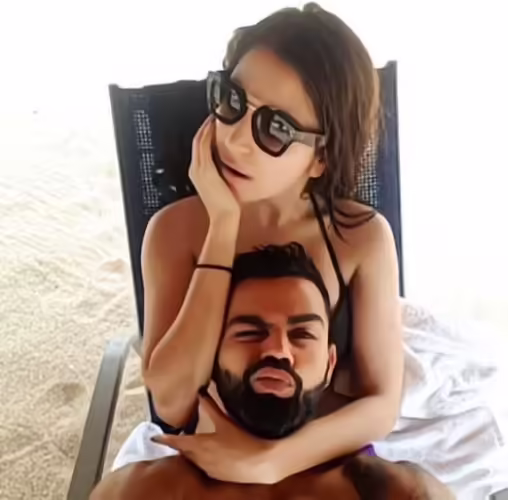Virat Kohli With Wife Anushka Sharma enjoying Vacation Beach
