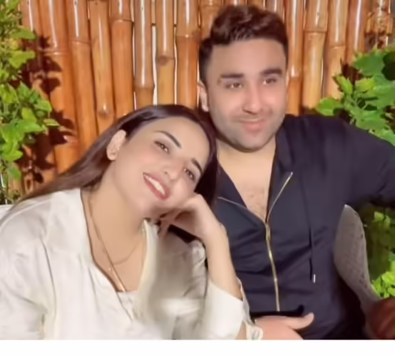 Hareem Shah performs Umrah with husband