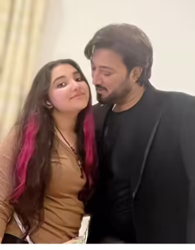 Saud Qasmi and his daughter look amazing in these captivating photos