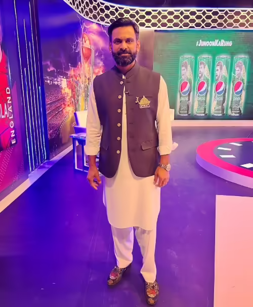 Muhammad Hafeez' Pictures With Wife From Canberra, Australia