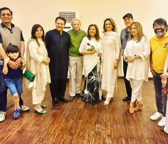 Graceful Pakistani Actress Uzma Gillani New Pictures From Australia
