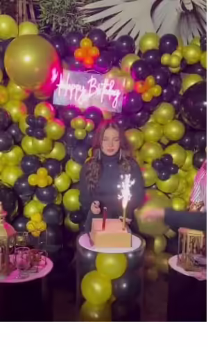 Dananeer Mobeen celebrates birthday with celebrity friends