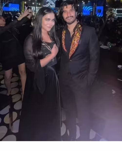 Netizens openly criticize Feroze Khan for celebrating New Year 2023 after preaching against it