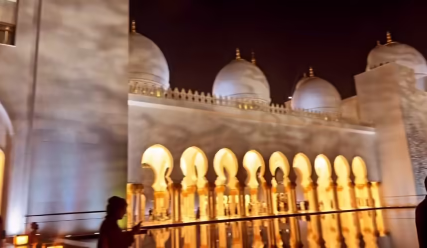 Imad Wasim's Pictures With Wife From Grand Mosque, Abu Dhabi