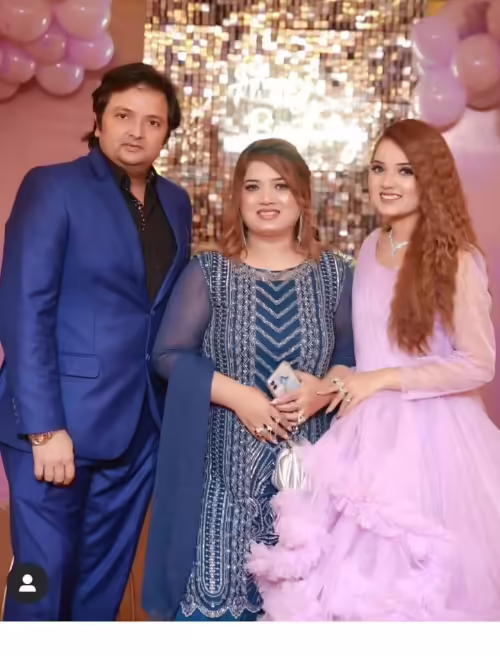 رابیکا خان تازہ ترین واضح تصویر میں حسین ترین پر جھک رہی ہے