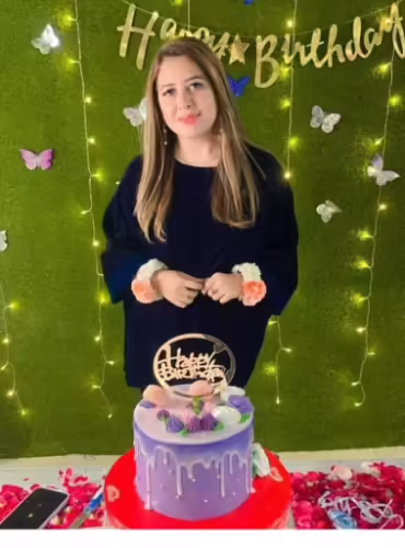 Public pokes fun at Rabia Anum for celebrating 30th birthday bash