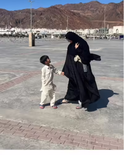 Fans congratulate as Sania Mirza performs Umrah with family