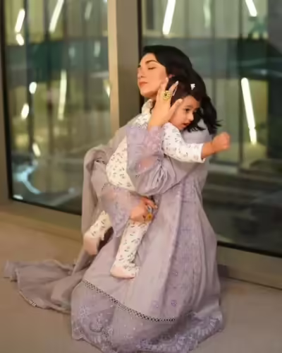 Sarah Khan Shares Adorable Pictures of her Daughter Alyana Falak