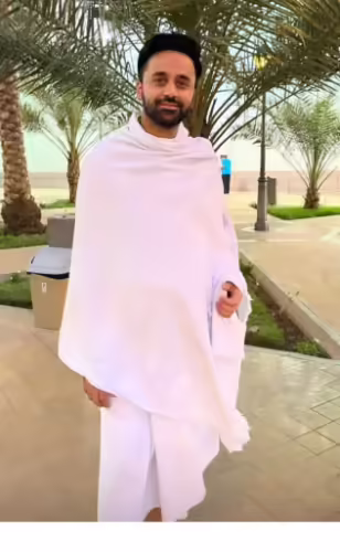 Waseem Badami's new pictures from his Umrah journey