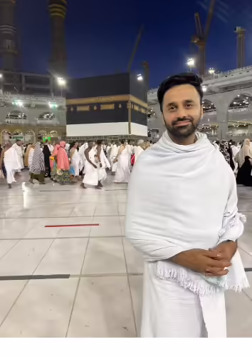 Waseem Badami's new pictures from his Umrah journey