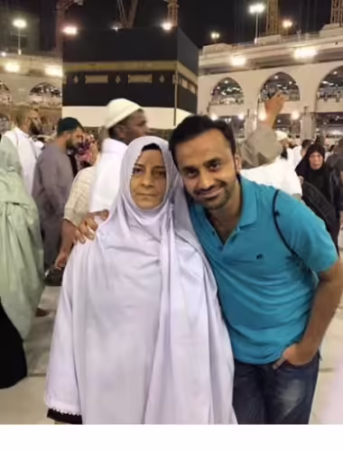 Waseem Badami's new pictures from his Umrah journey