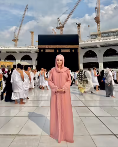 Mawra Hocane Umrah Pictures From Saudi Arabia