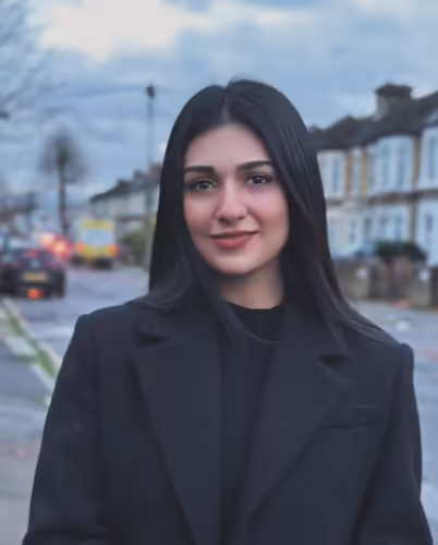 Sarah Khan & Falak Shabir Enjoying Winter Season In UK