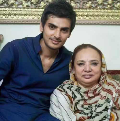 Pakistani Celebrities Who Lost Their Loved Ones in 2023