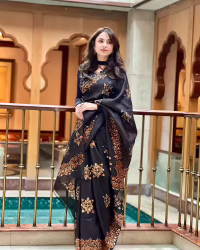 Yumna Zaidi Stuns in a Digital Print Black Saree: Pictures