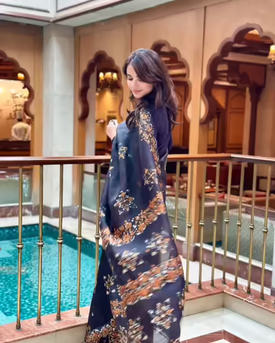 Yumna Zaidi Stuns in a Digital Print Black Saree: Pictures