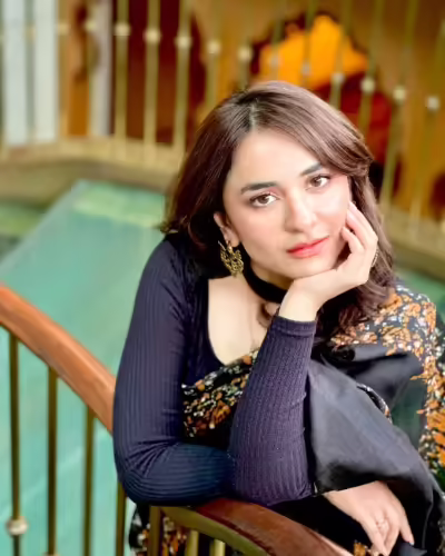 Yumna Zaidi Stuns in a Digital Print Black Saree: Pictures