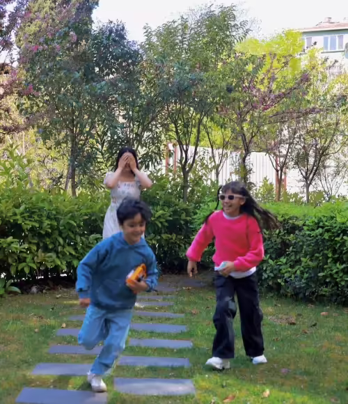 Ayeza Khan shares glimpses from Dubai vacation with Danish Taimoor and kids