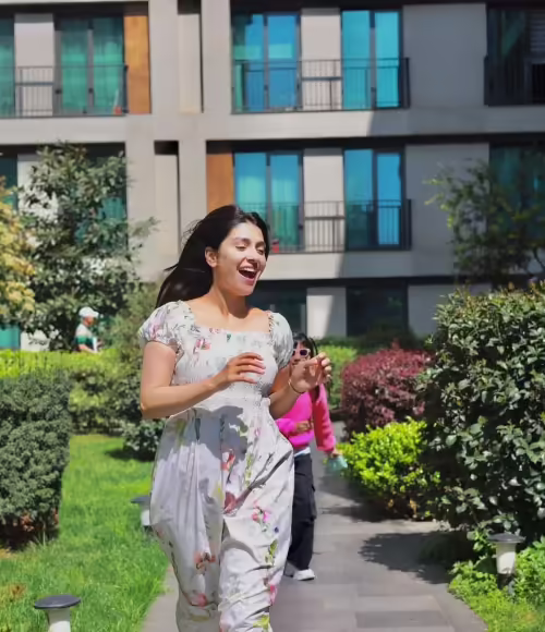 Ayeza Khan shares glimpses from Dubai vacation with Danish Taimoor and kids