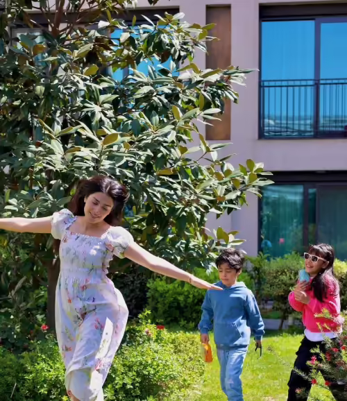 Ayeza Khan shares glimpses from Dubai vacation with Danish Taimoor and kids