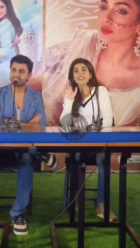 Reporter's Strange Request Makes Farhan Saeed And Urwa Hocane Uncomfortable