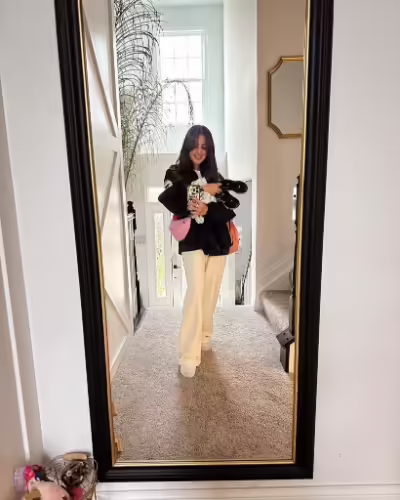 Iqra Aziz And Yasir Hussain Celebrate 4th Anniversary In USA