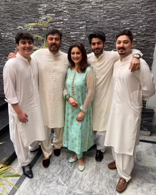 Zaviyar Nauman Ijaz Dances At A Friend's Wedding