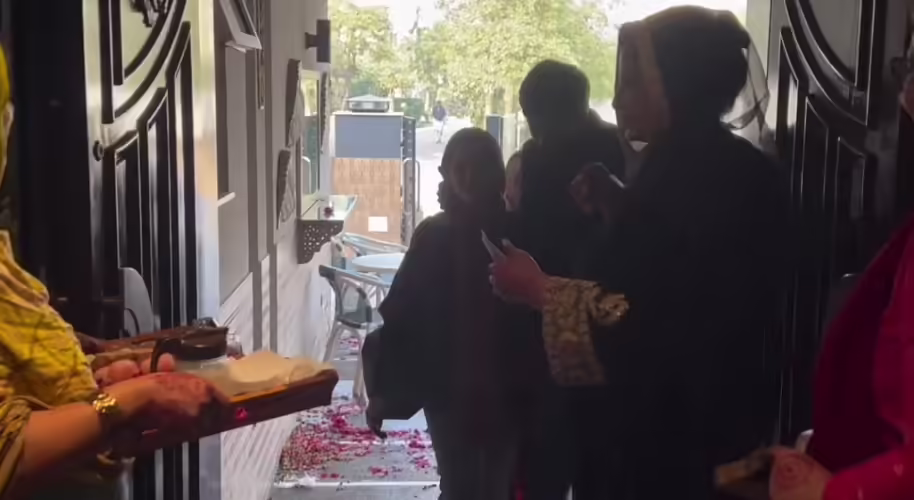 Saba Faisal's Grand Welcome Of Daughter In Law Ignites Criticism