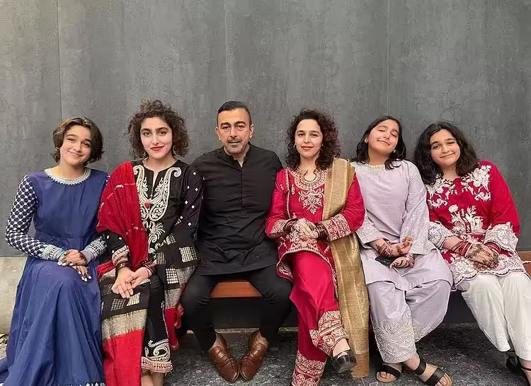 Shaan Shahid Eid Pictures With His Adorable Family