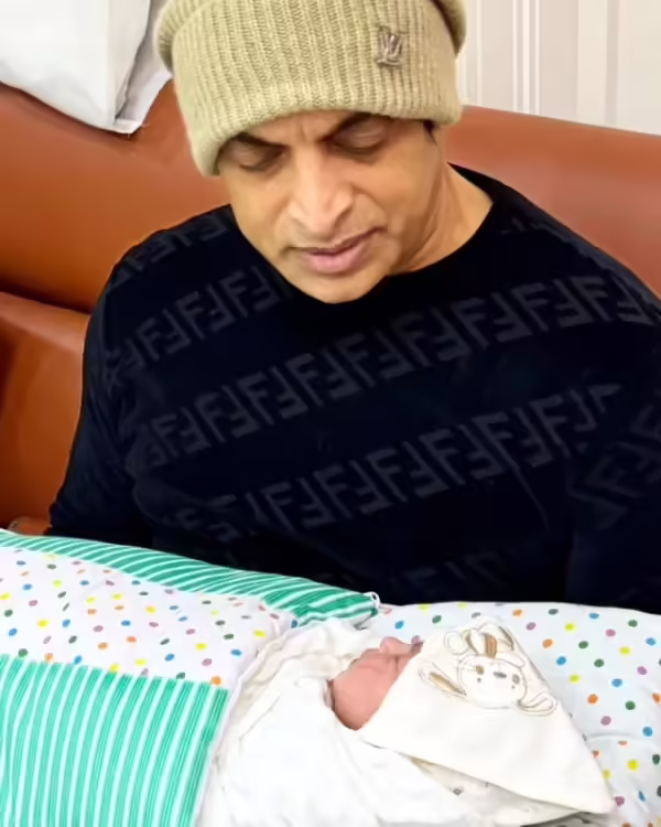Shoaib Akhtar with his newborn daughter, Nooreh Ali